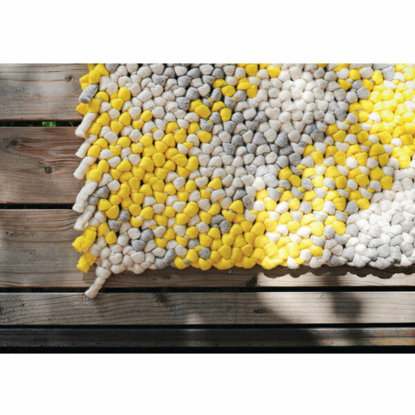 Carpet-sheep-wool-yellow-grey-knotted-wall-carpet-sheep-wool-carpet-wendland-michelle-mohr-knotted