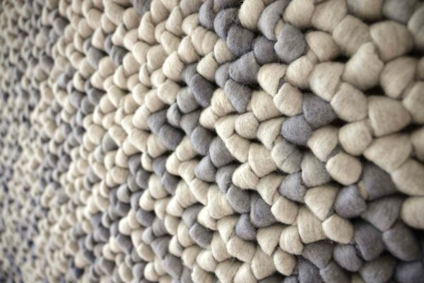Teppich geknotet schafwolle mit Farbverlauf graublau hellgrau Detail
